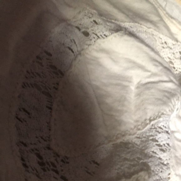 Brand new without tags American eagle, peace sign lace crop top H - Picture 6 of 7